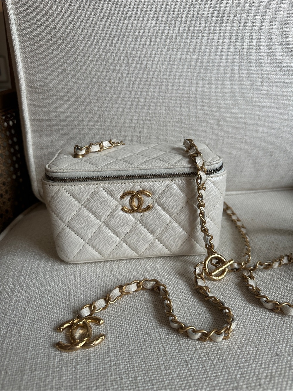 CHANEL White Quilted Vanity Crossbody with Gold Chain